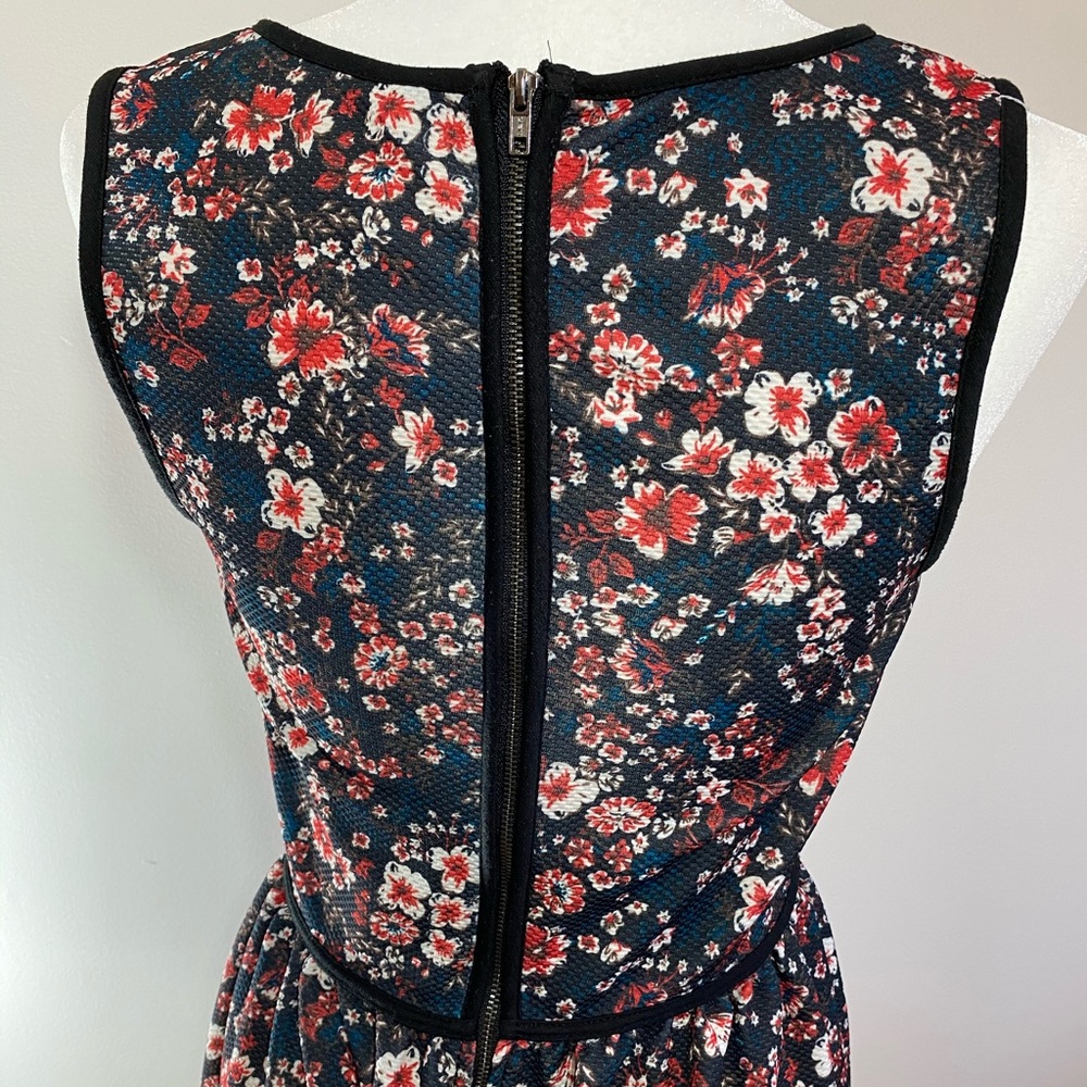 Floral Xhilaration Dress - Picture 4 of 7